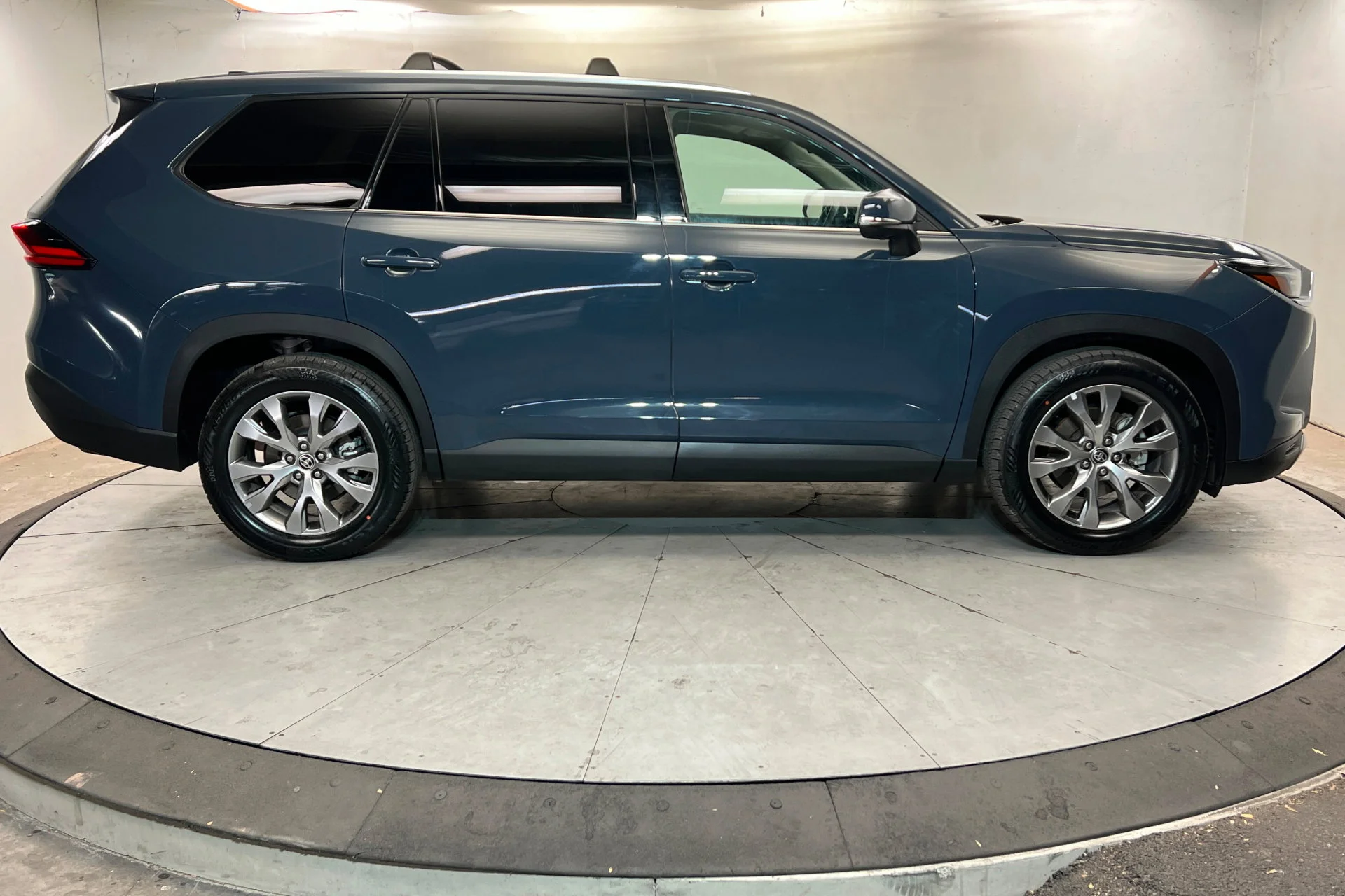2024 Toyota Grand Highlander Limited - Photo 6