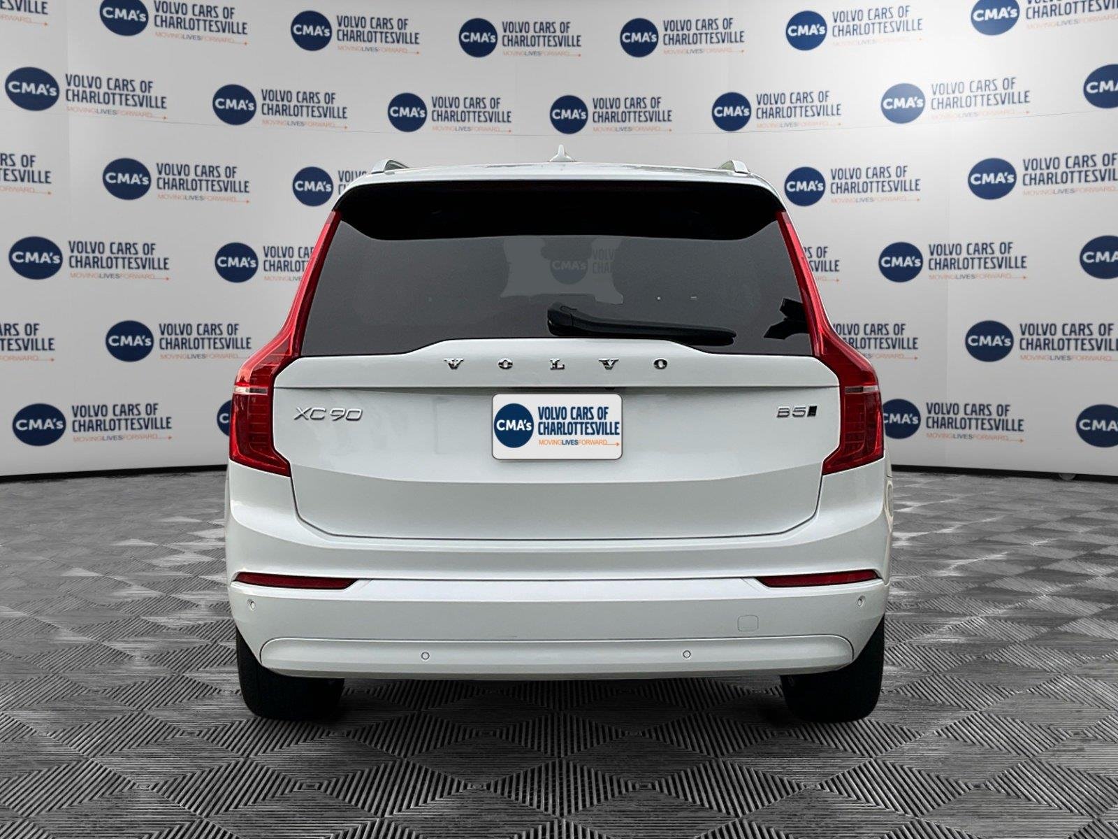 Used 2023 Crystal White Metallic Volvo Core image 4