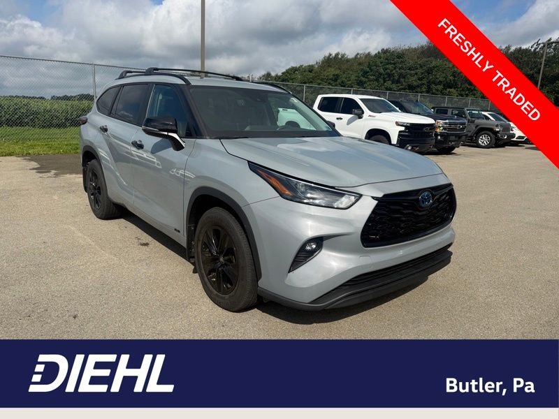 Used 2024  Toyota XLE image 1