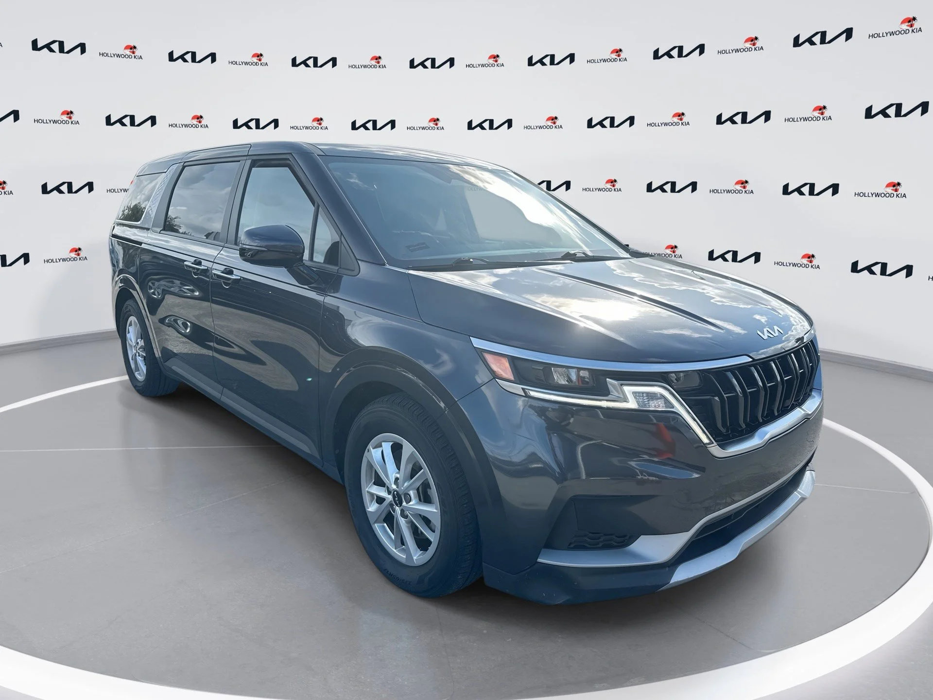 2024 Kia Sedona LX Seat Pkg's photo