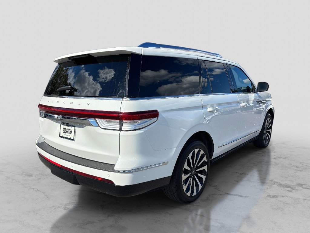 Used 2022 White Lincoln Reserve image 5