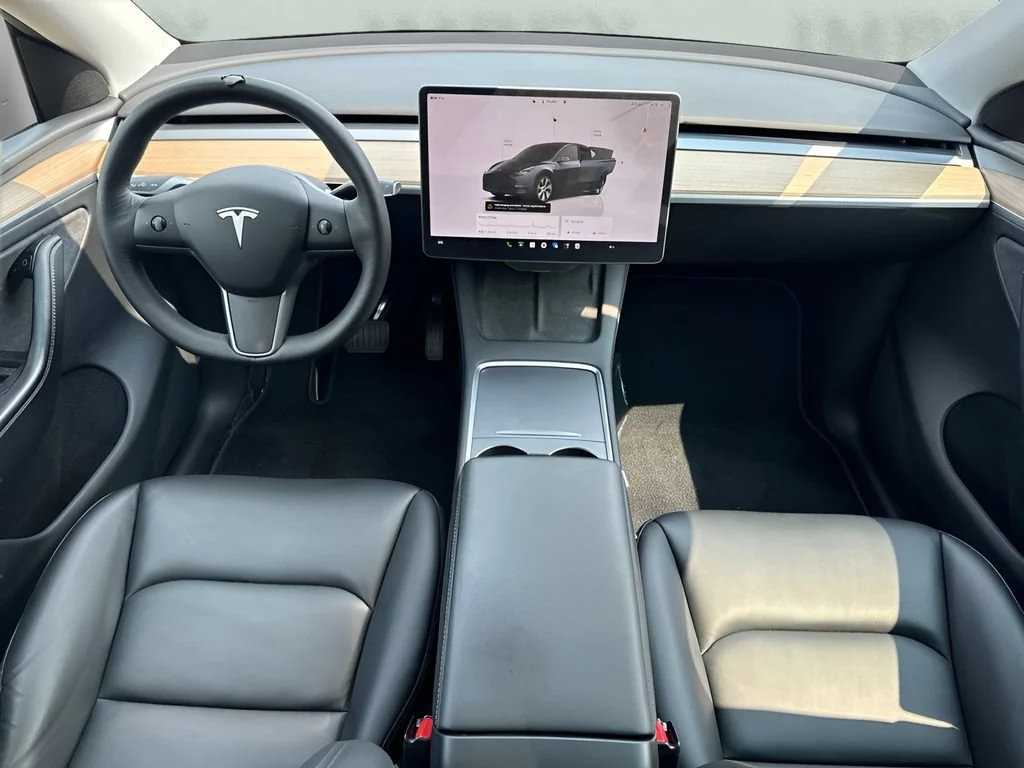 Used 2024  Tesla Long Range image 13