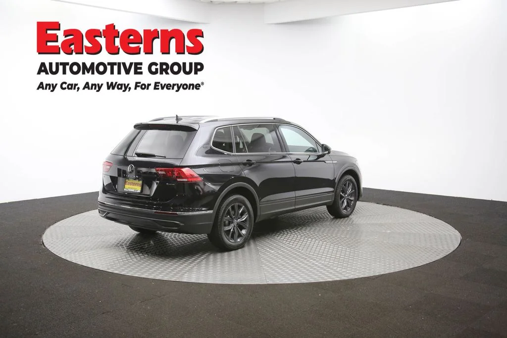 Used 2022 Black Volkswagen 2.0T SE image 39