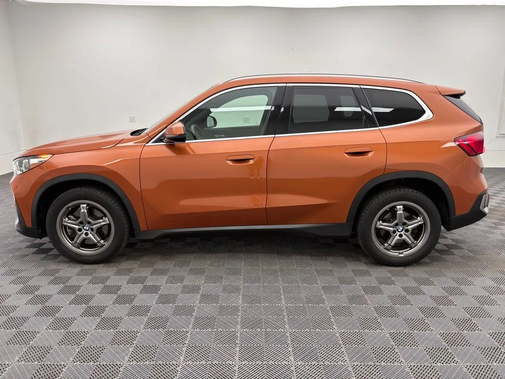Used 2023 Utah Orange Metallic BMW xDrive28i image 14