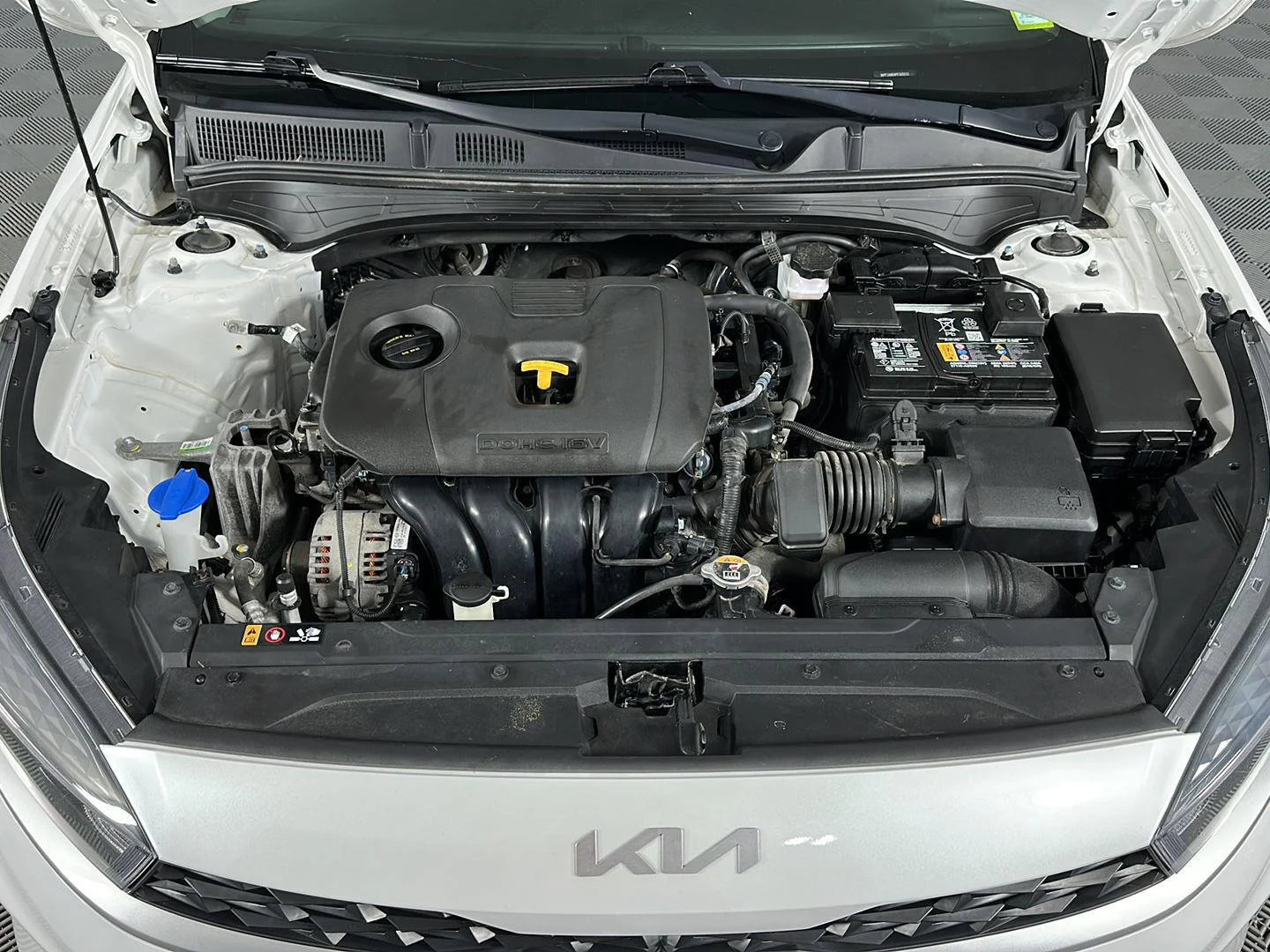 Used 2023 Snow White Pearl Kia LXS image 2