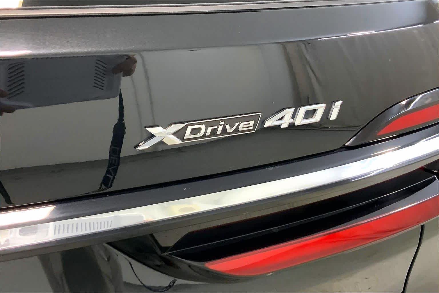 Used 2025 Black Sapphire Metallic BMW xDrive40i image 29