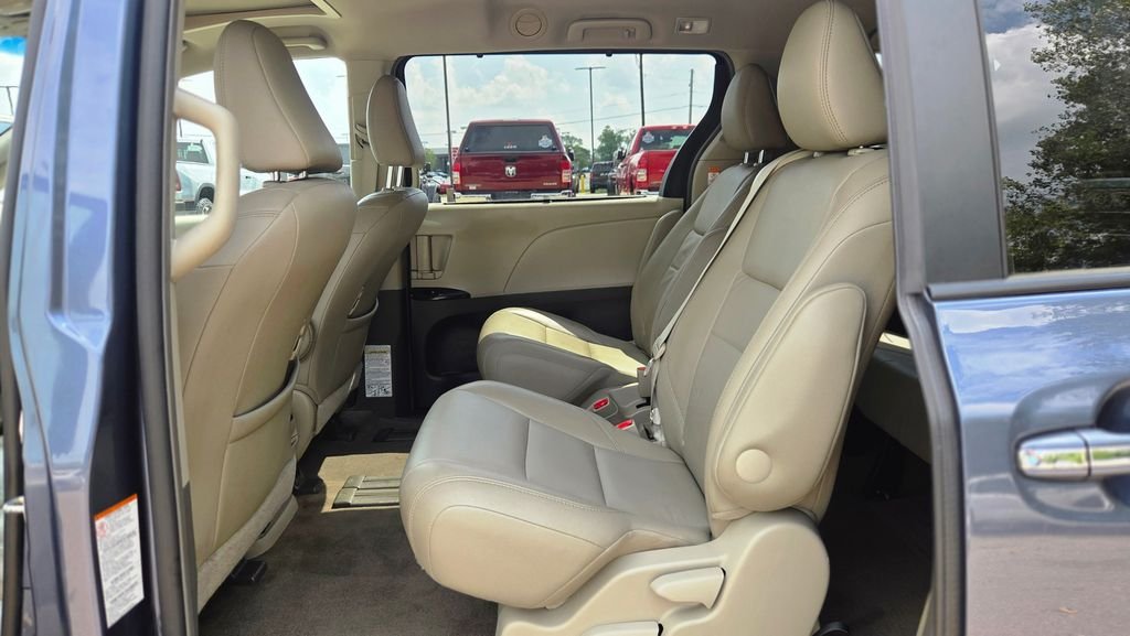 Used 2015 Blue Toyota XLE image 25