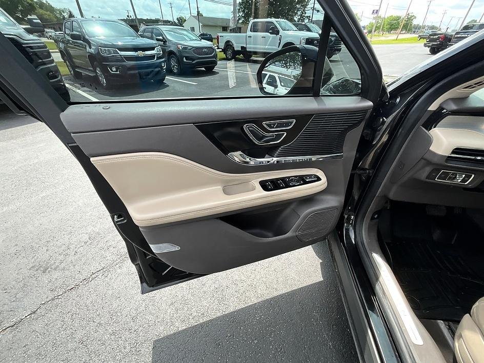 Used 2020 Black Lincoln Standard image 11