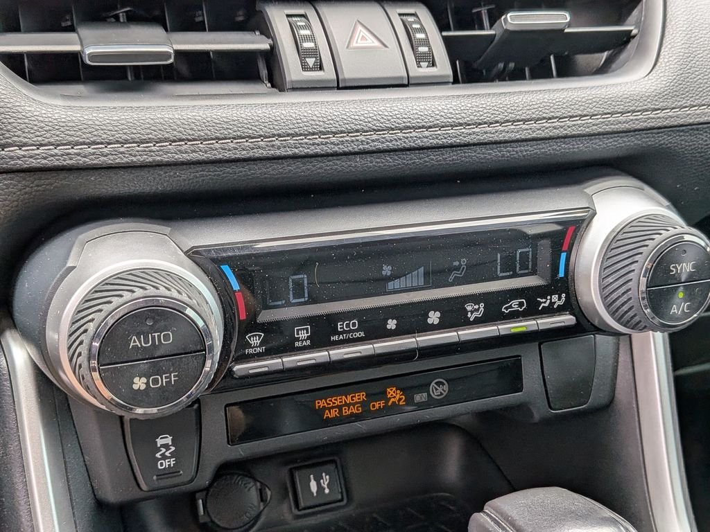 Used 2019 Silver Toyota XLE Premium image 20