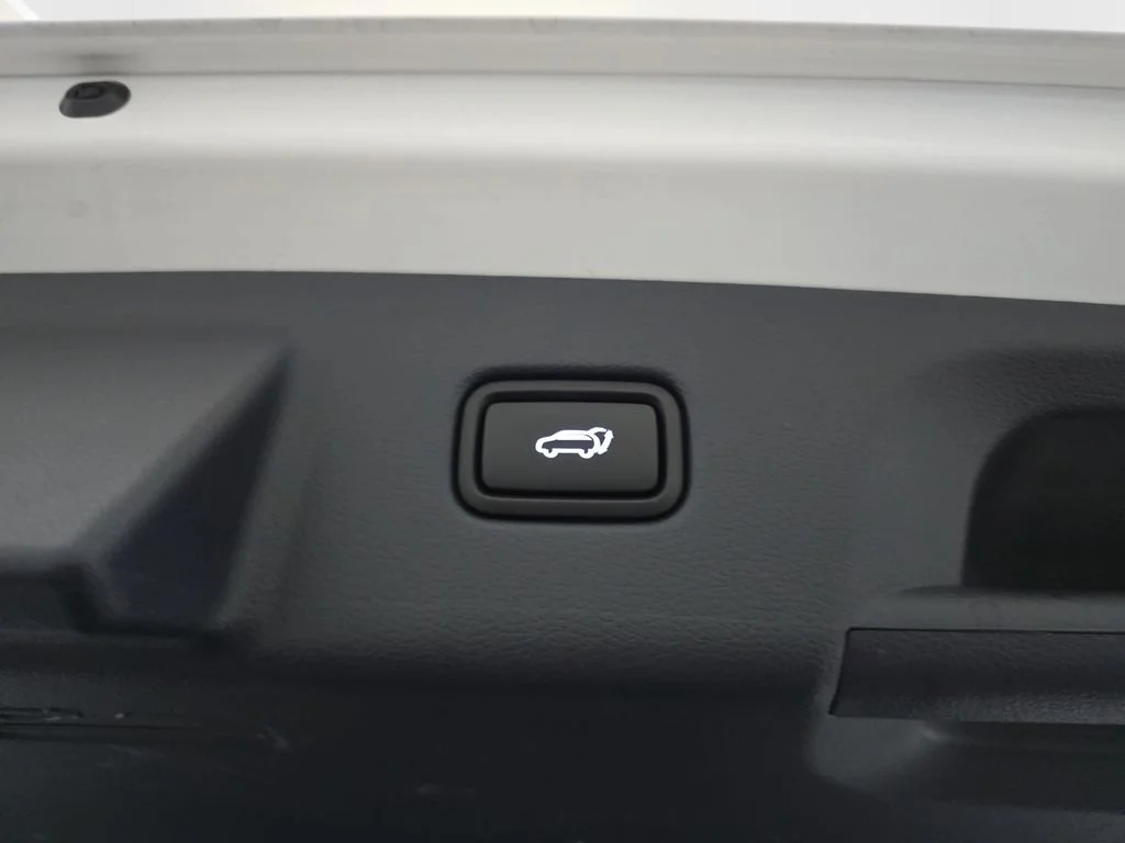 Used 2025 White Hyundai Calligraphy image 16