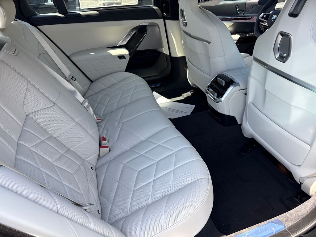 New 2026 Black Sapphire Metallic BMW 740i image 15