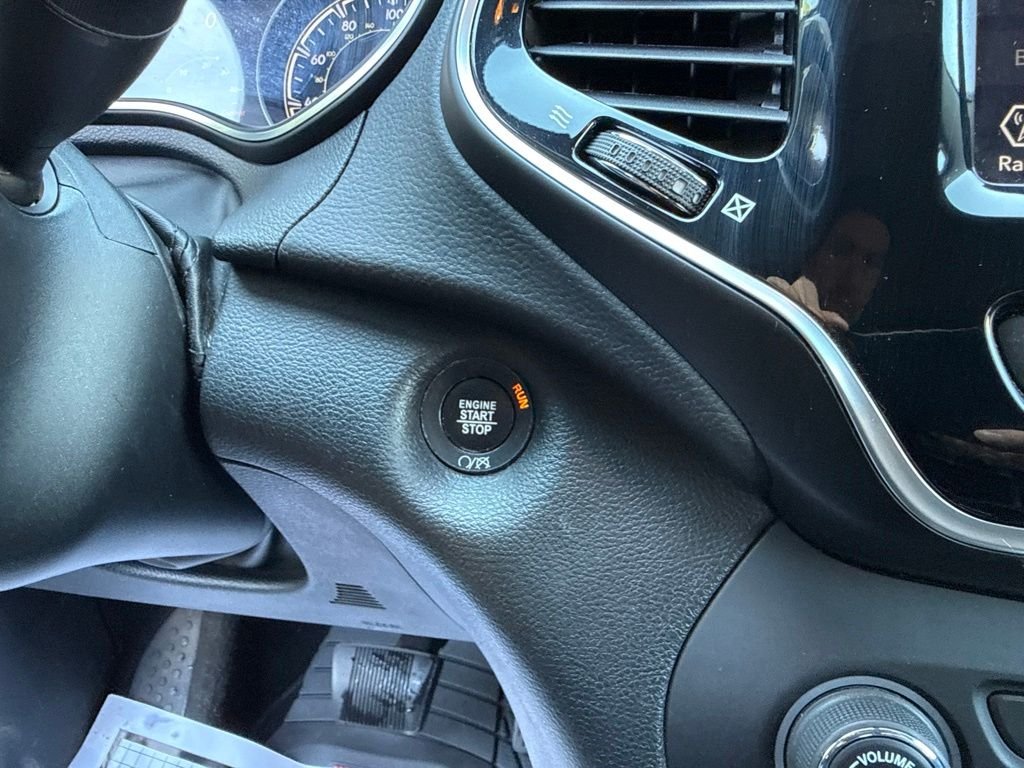 Used 2019 Gray Jeep Limited image 32
