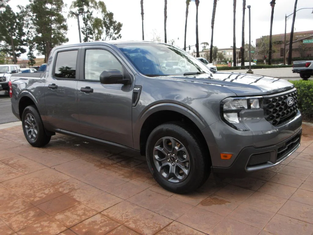New 2026 Carbonized Gray Metallic Ford XLT image 6