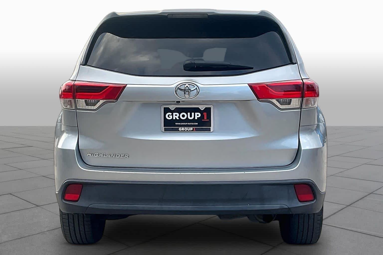 Used 2018 Celestial Silver Metallic Toyota LE image 5