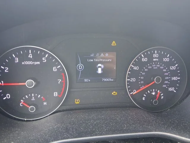 Used 2017 Red Kia EX image 4