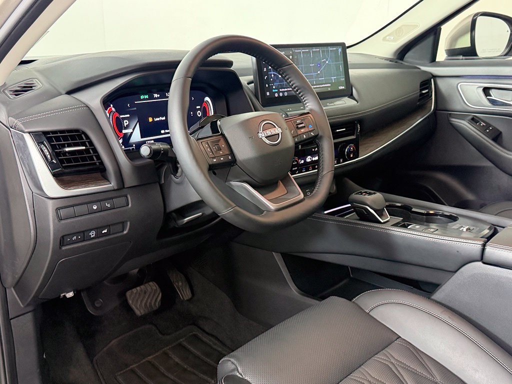 Used 2025 Gold Nissan Platinum image 14