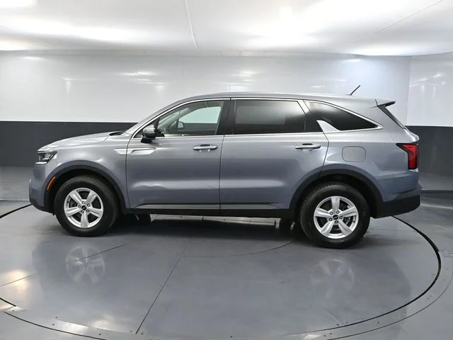 2023 Kia Sorento LX - Photo 9