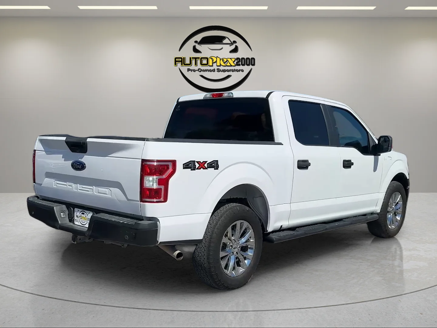 Used 2019 White Ford XL image 7