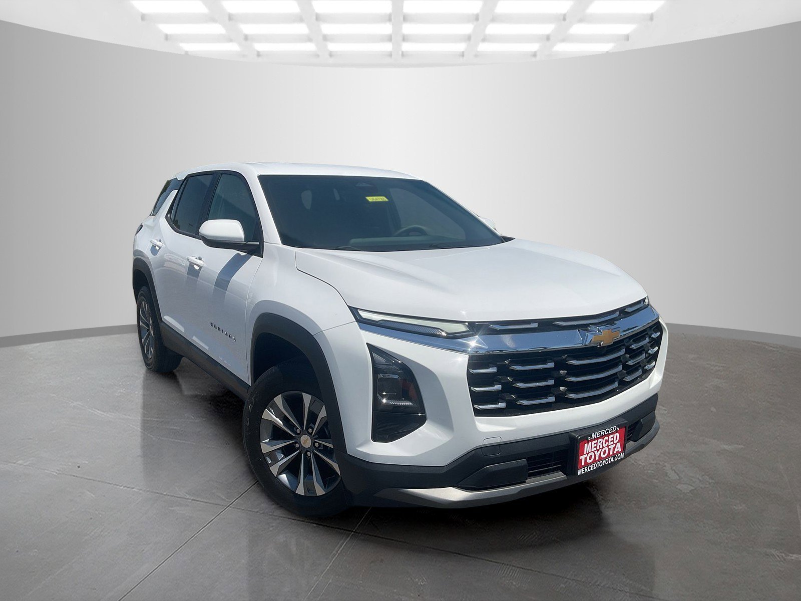 Used 2025 Summit White Chevrolet FWD LT image 7