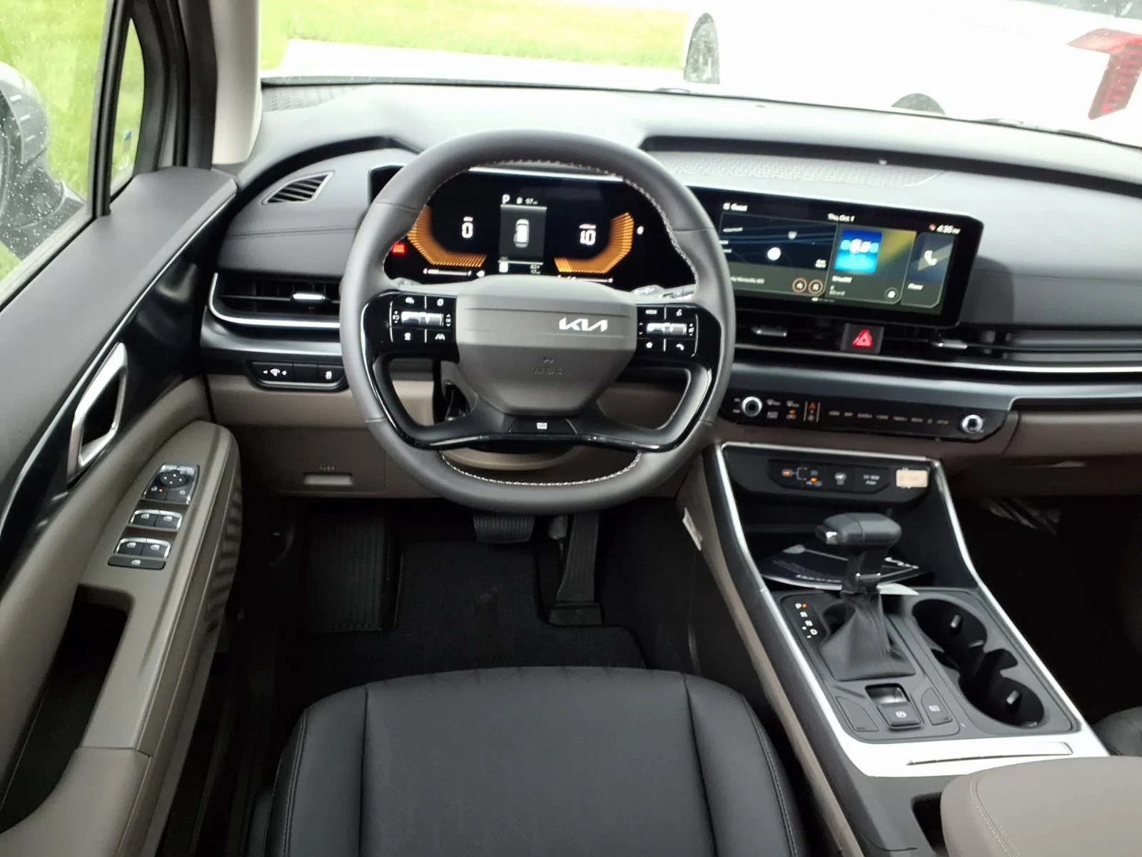 New 2027 Ceramic Silver Kia LXS image 13
