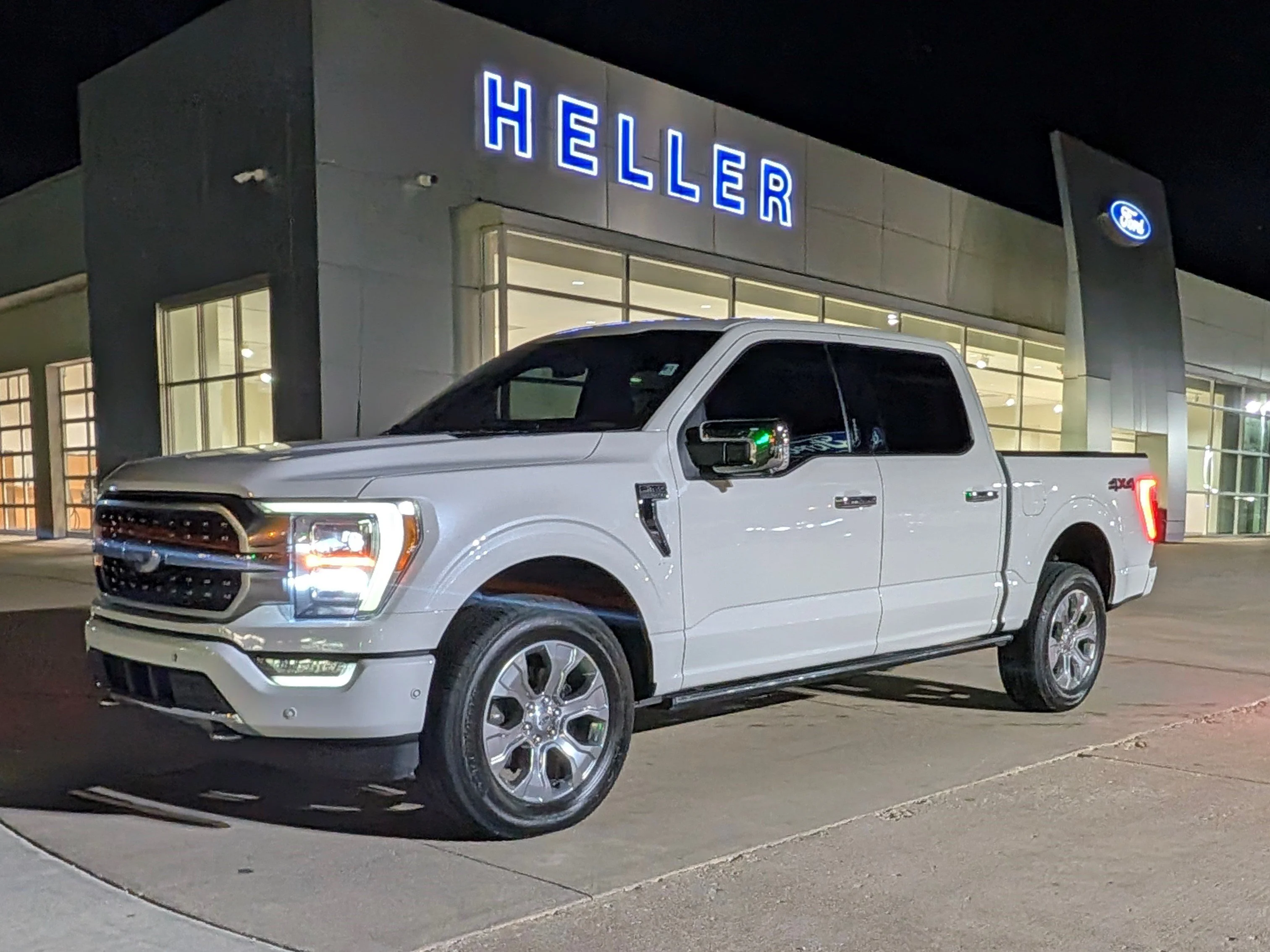 Used 2023 Star White Metallic Tri-Coat Ford Platinum image 3