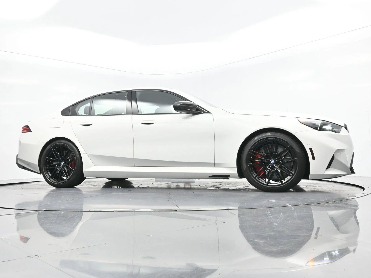 Used 2025 Alpine White BMW Sedan image 50