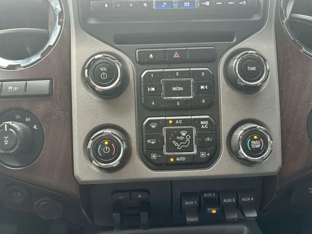 Used 2016 White Ford Lariat image 19