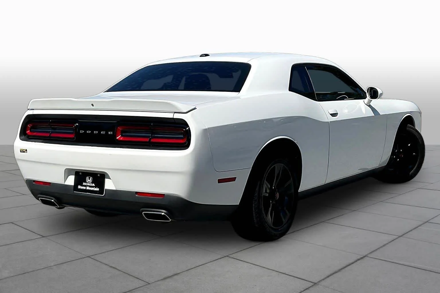 Used 2019 White Knuckle Clearcoat Dodge SXT image 13