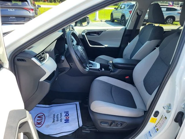 Used 2022 White Toyota XLE image 11