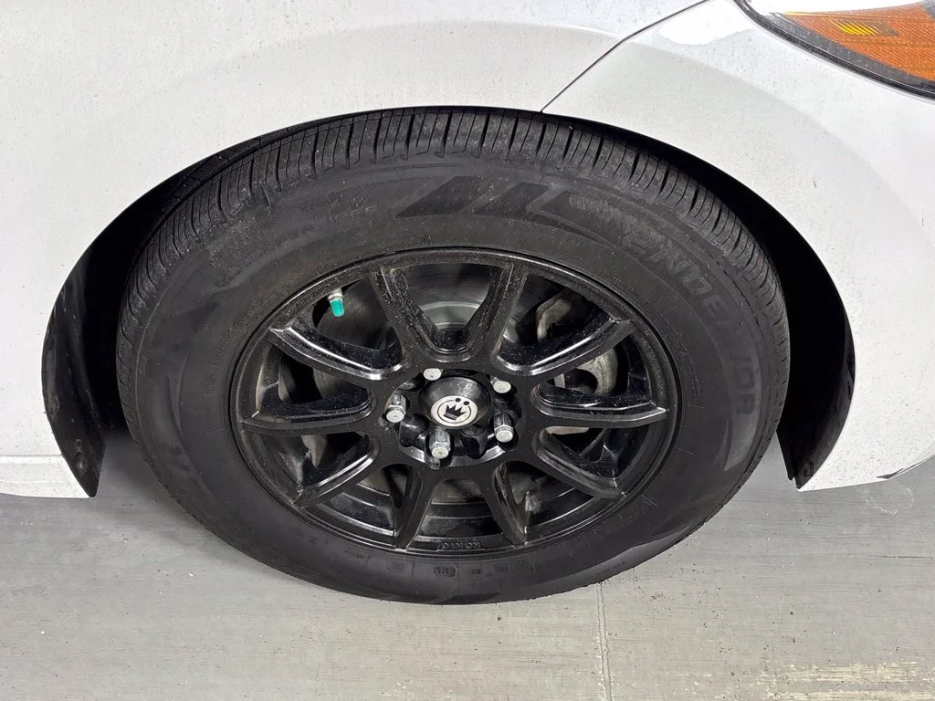 Used 2017 White Hyundai SE image 11