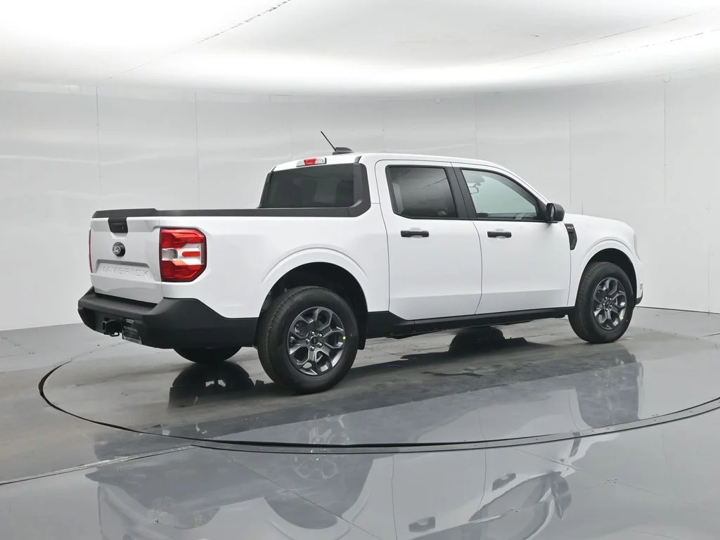 New 2026 Oxford White Ford XLT image 25