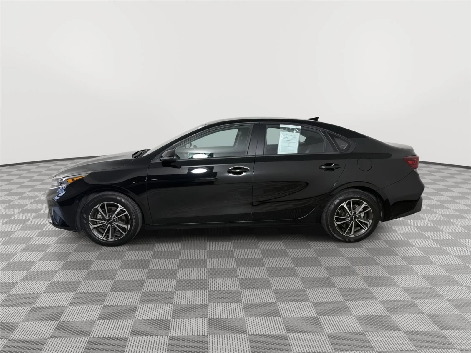Used 2024 Aurora Black Pearl Kia LXS image 4