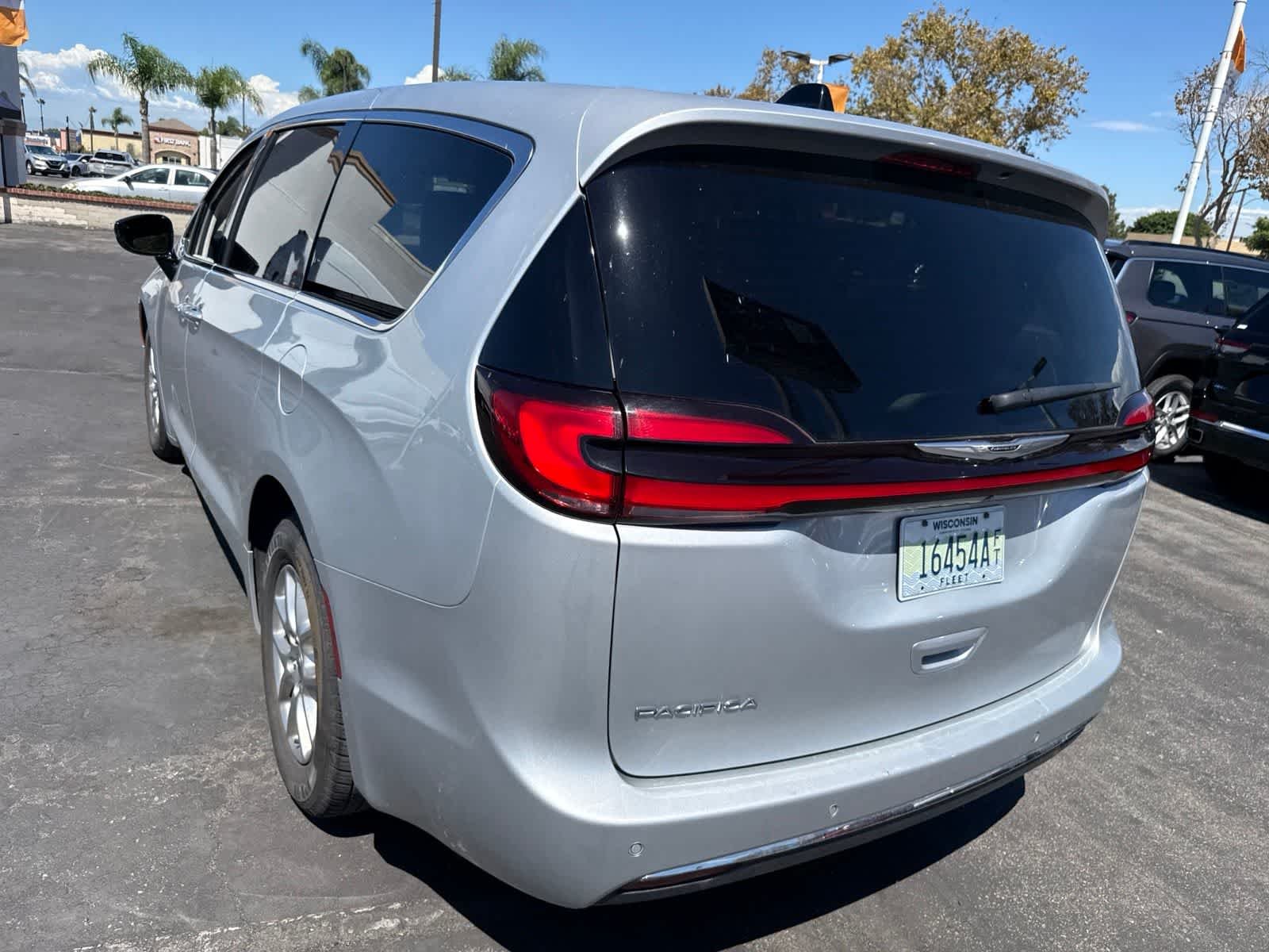 Used 2024 Silver Mist Clearcoat Chrysler Touring L image 18