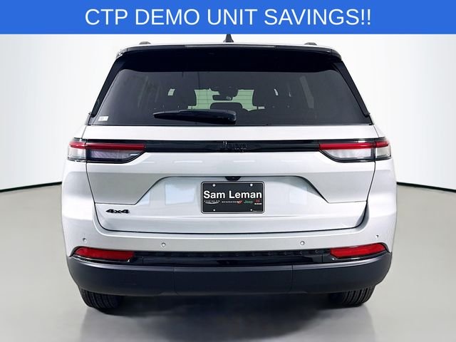 New 2025 Silver Zynith Exterior Paint Jeep Altitude X image 6