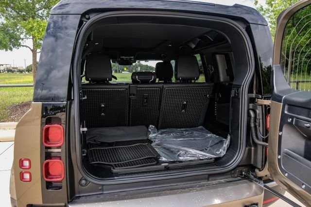 2025 Land Rover Defender X-Dynamic SE - Photo 66