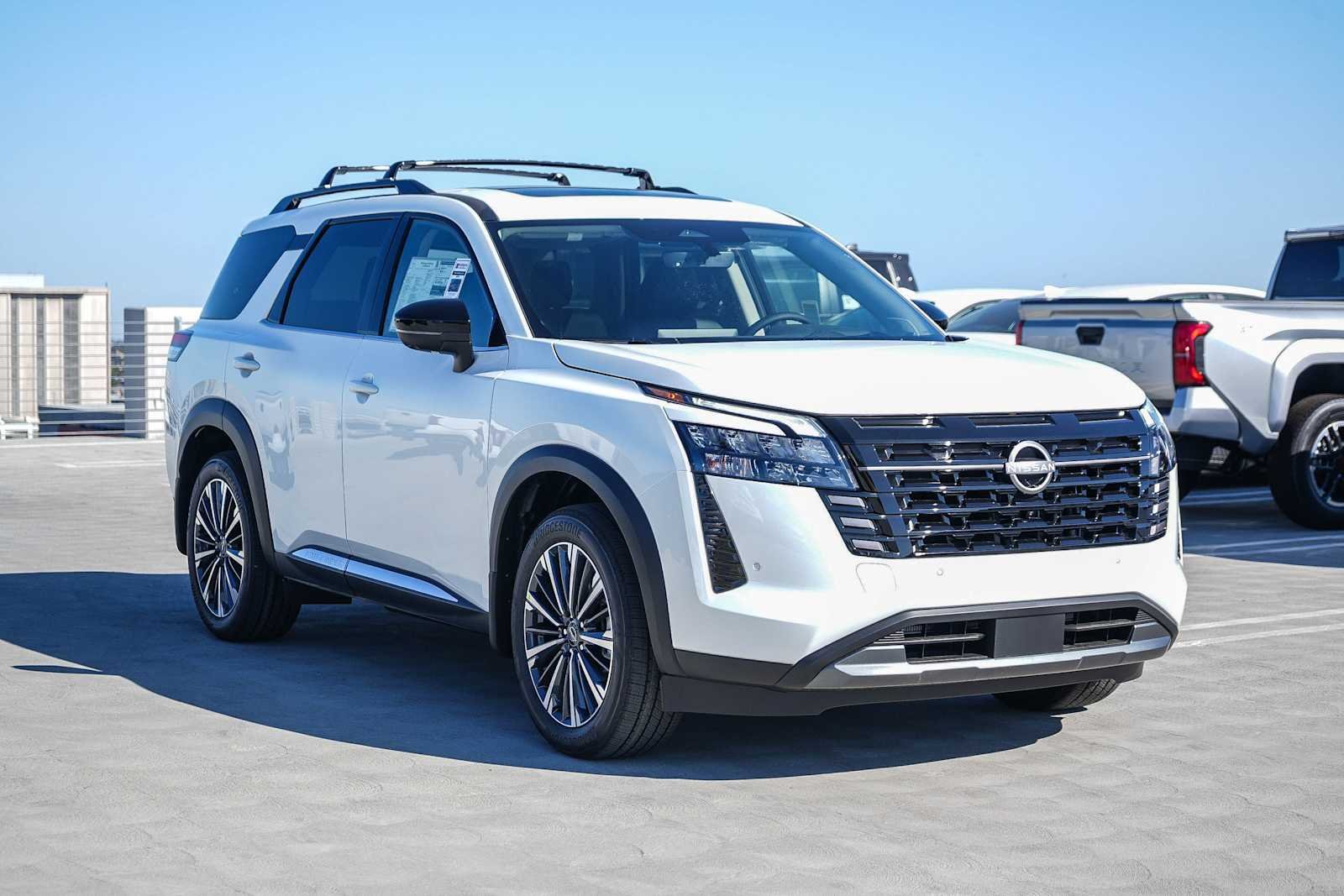 New 2026 Everest White Pearl TriCoat Nissan Platinum image 3