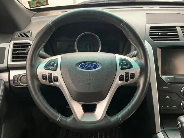 Used 2015 Silver Ford XLT image 8