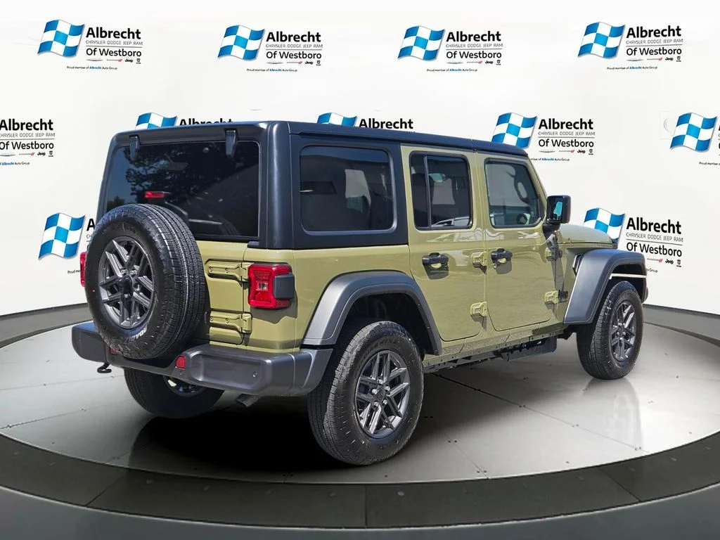 Used 2026 Green Jeep Sport S image 5
