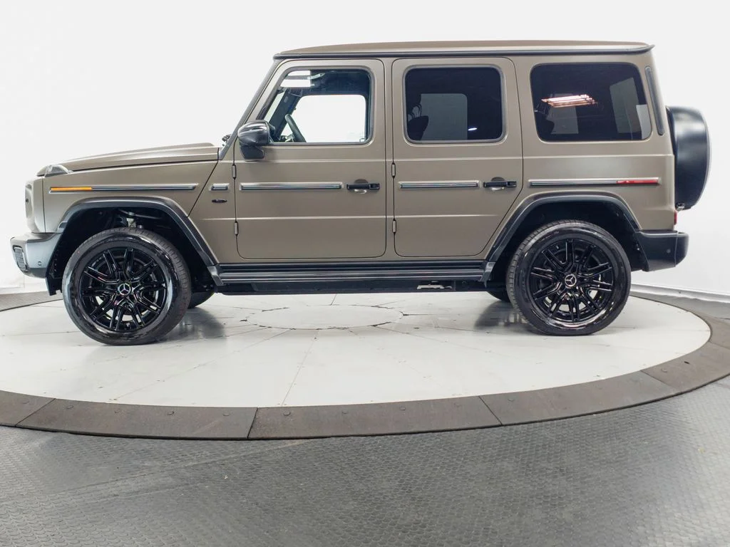 Certified Used 2025 MANUFAKTUR Dark Olive Green Magno Mercedes-Benz G 580 image 4