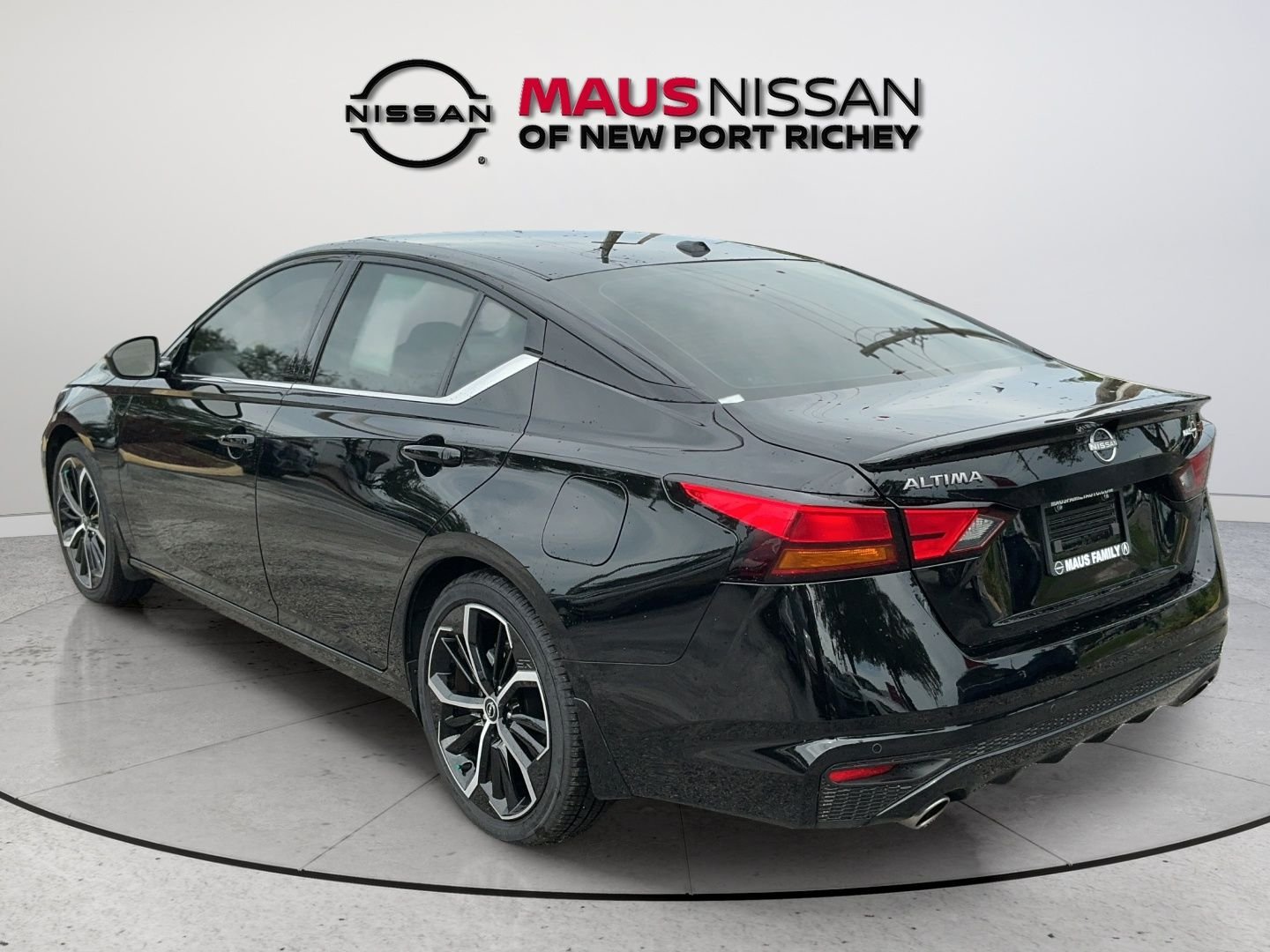 Used 2025 Super Black Nissan 2.5 SR image 7