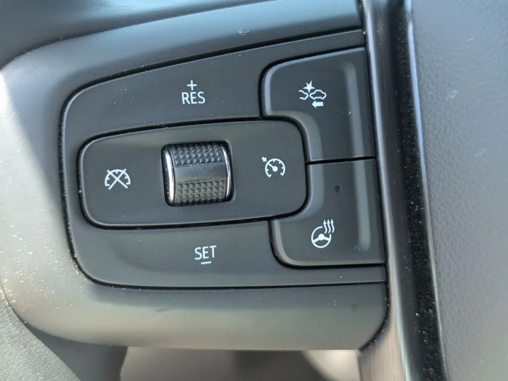 Used 2025 Silver GMC AT4 image 26