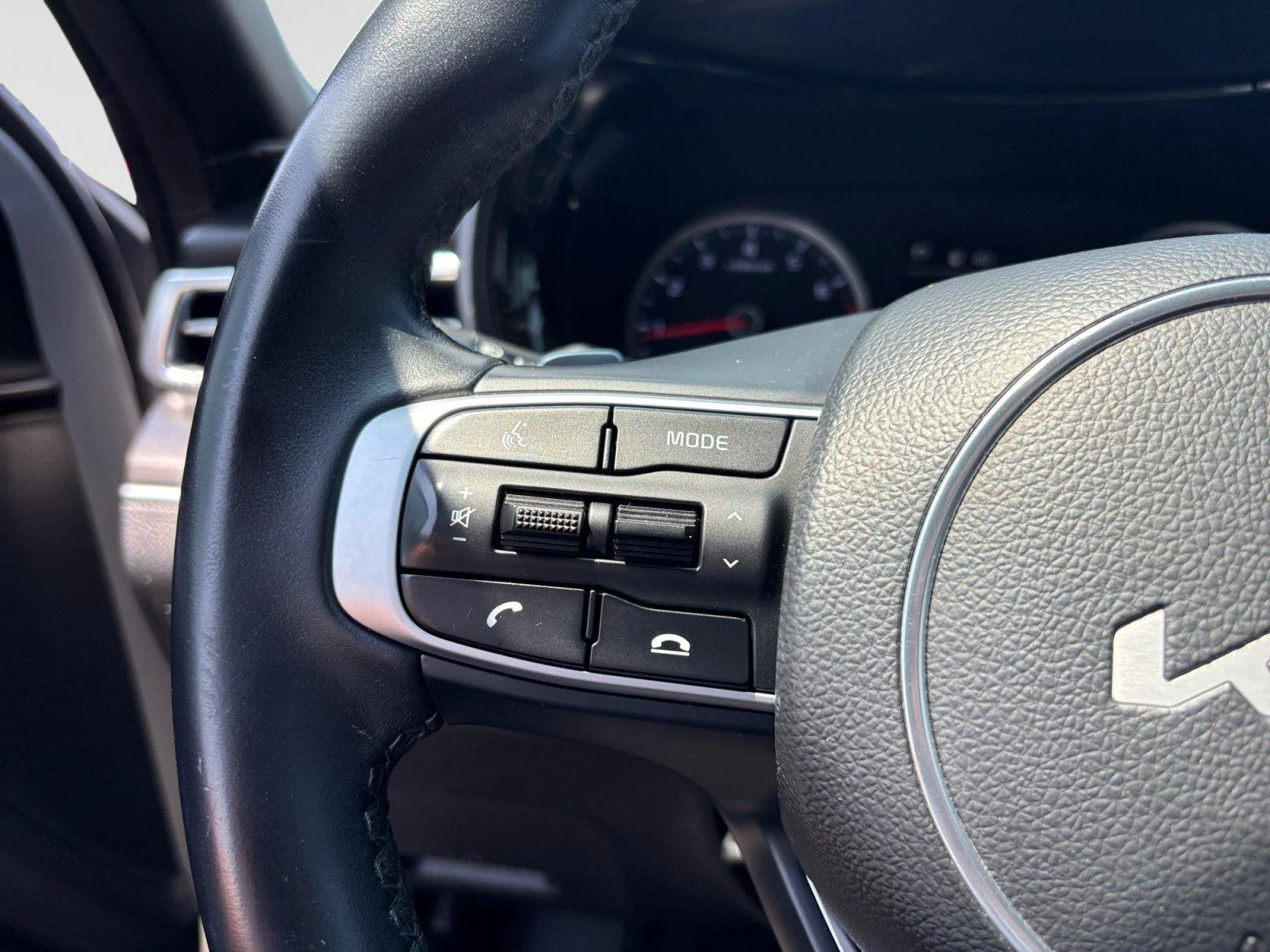 Used 2023 Wolf Gray Kia GT image 26