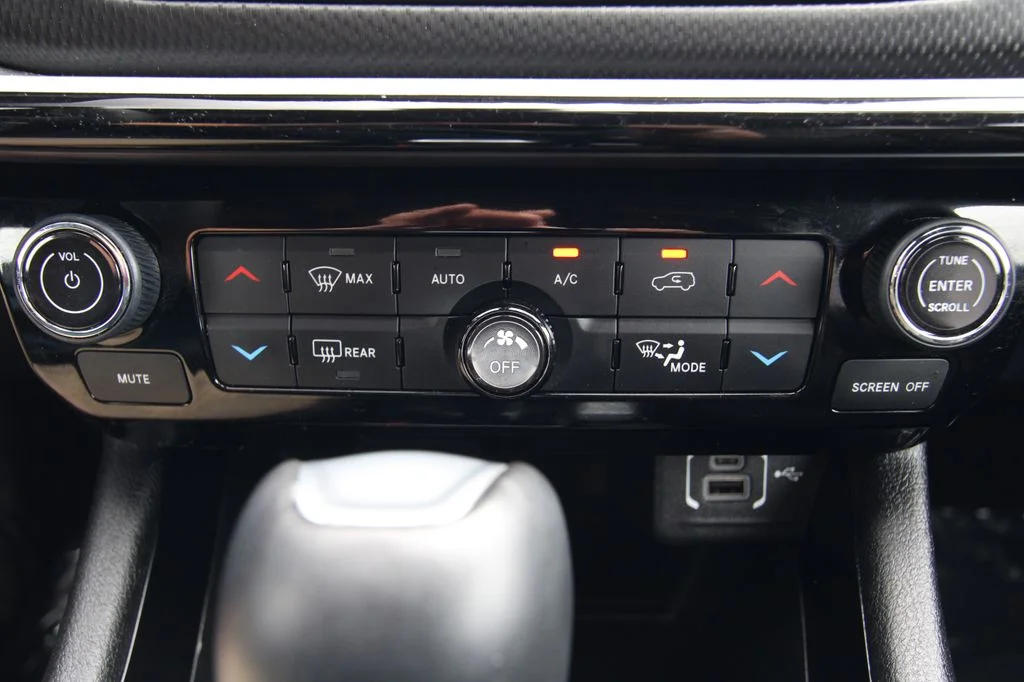 Used 2025 Black Jeep Trailhawk image 28