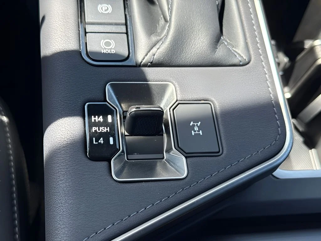 Used 2025 White Lexus 550 Premium+ image 17