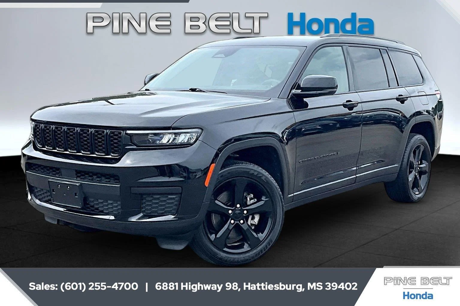 Used 2023 Diamond Black Crystal Pearlcoat Jeep Altitude image 10