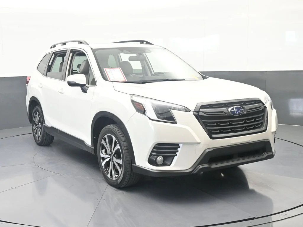 Used 2022 Crystal White Pearl Subaru Limited image 9