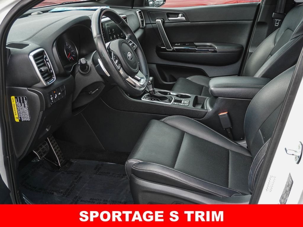 Used 2021 White Kia S image 17