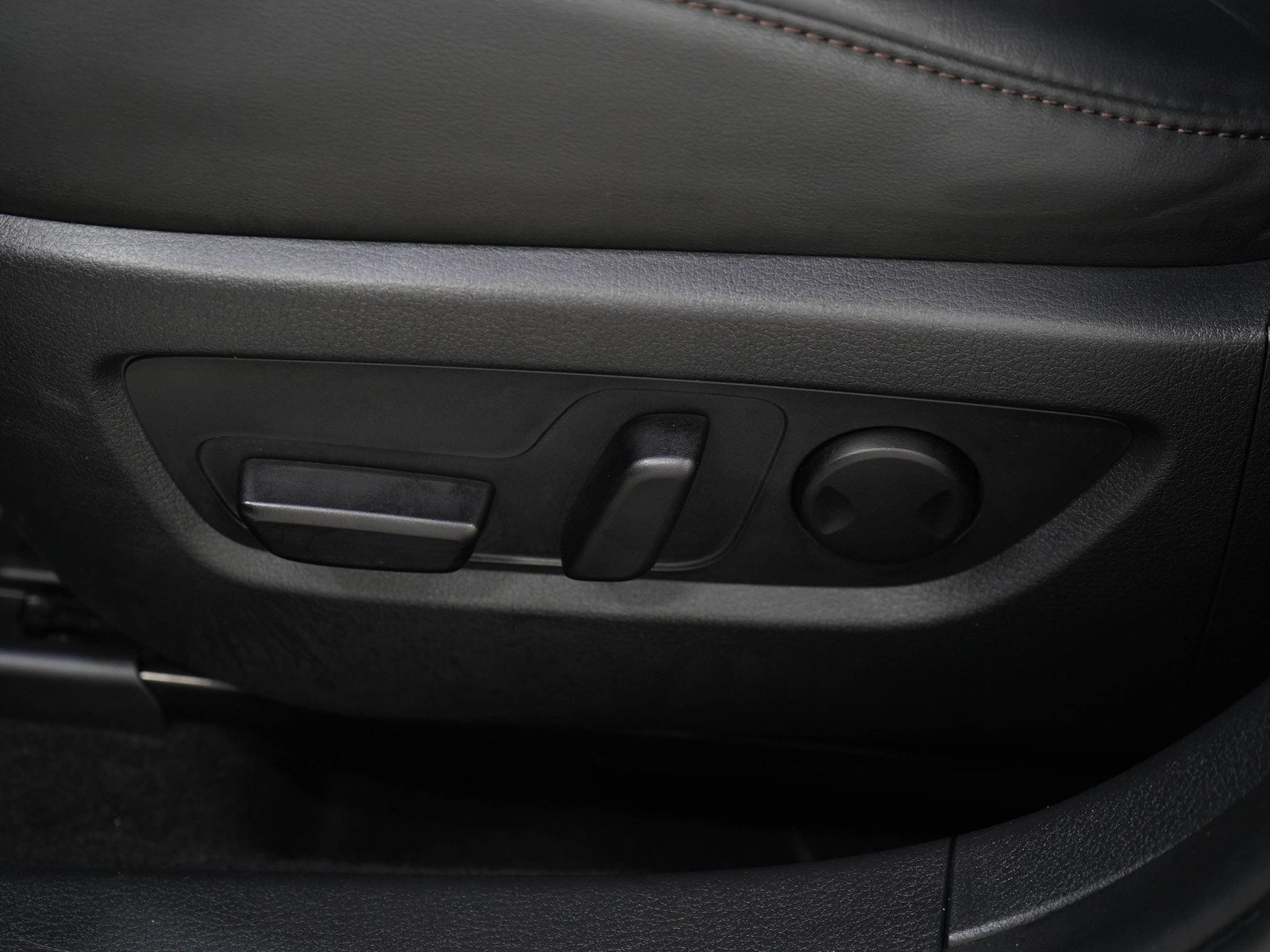 Used 2021 Machine Gray Metallic Mazda Premium image 24