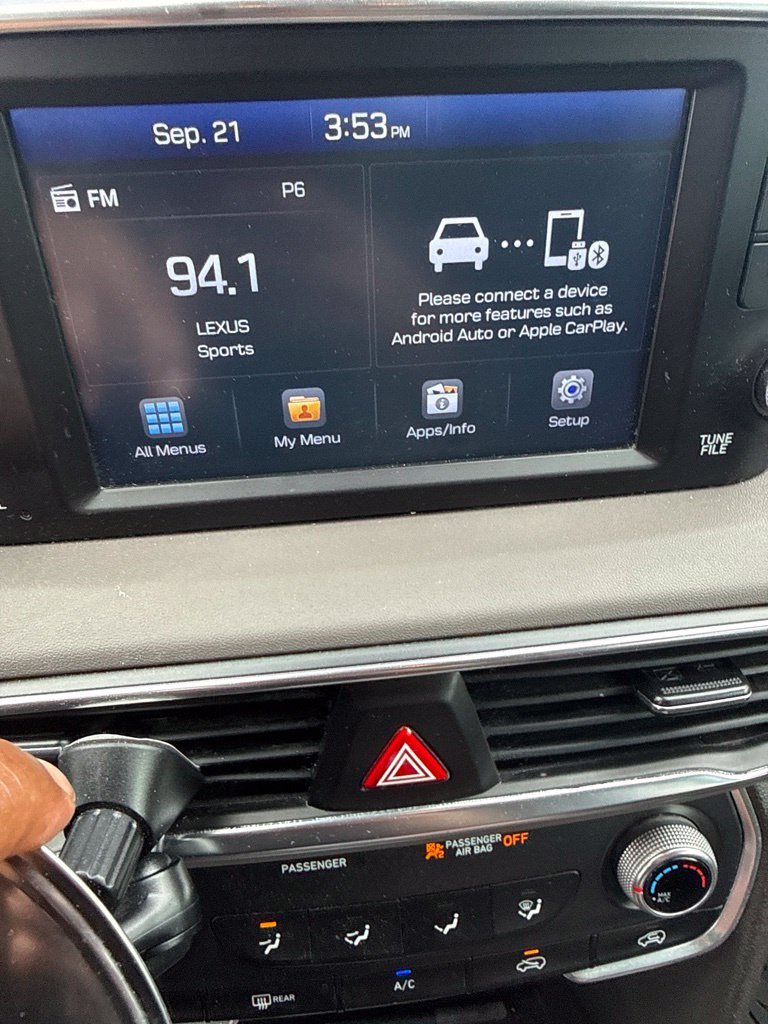 Used 2019 Gray Hyundai SE image 4
