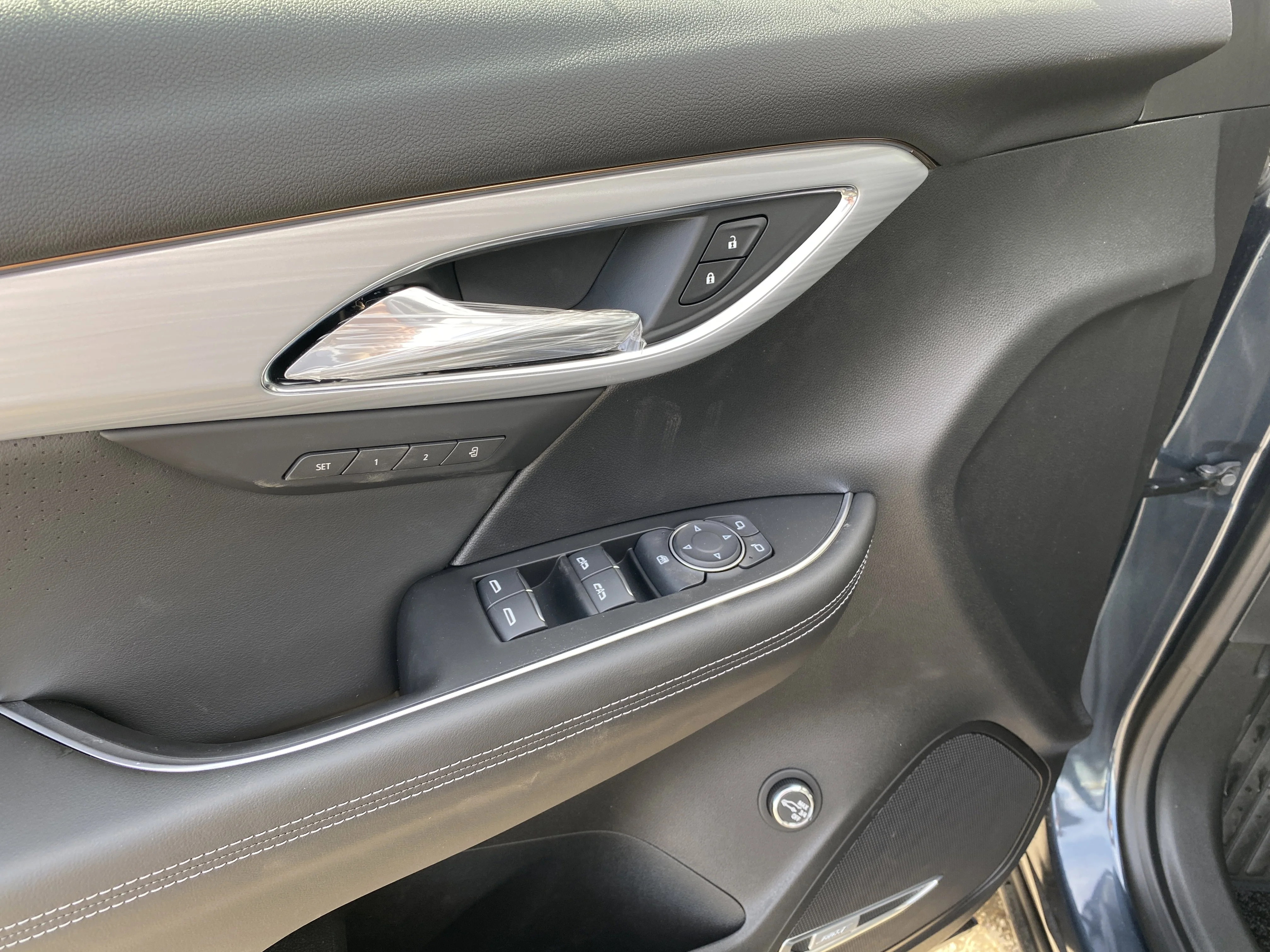 New 2026 QUARTZ BLUE METALLIC Buick Avenir image 26